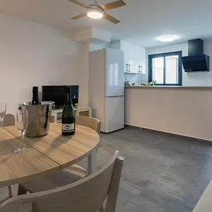 https://top2stay-los-rosales.1costadelsol.com